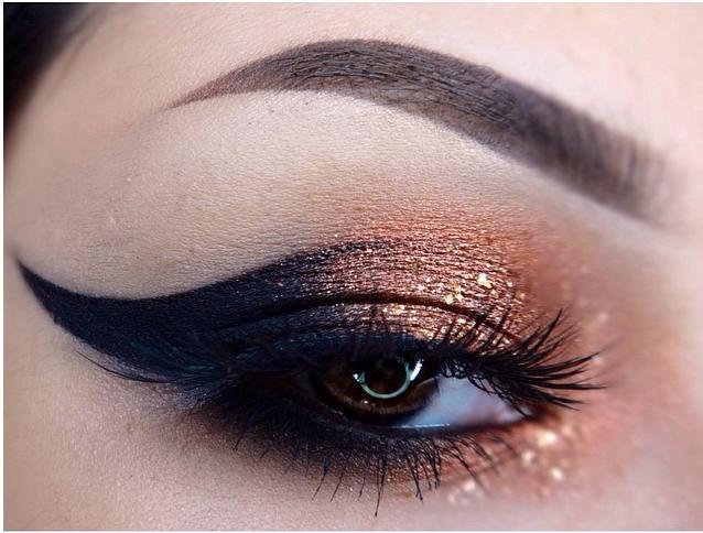 copper-and-black-eyeshadow[1]