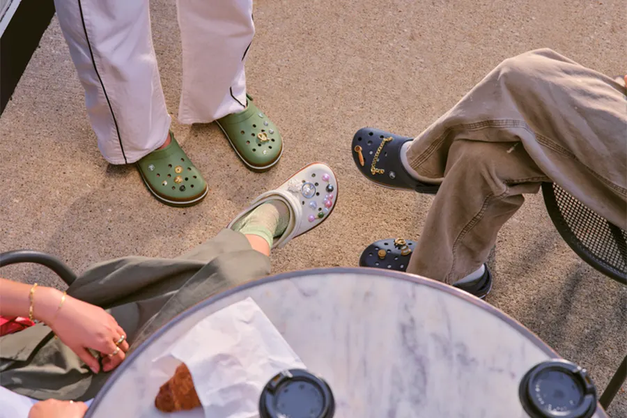 크록스 (Crocs) hero banner