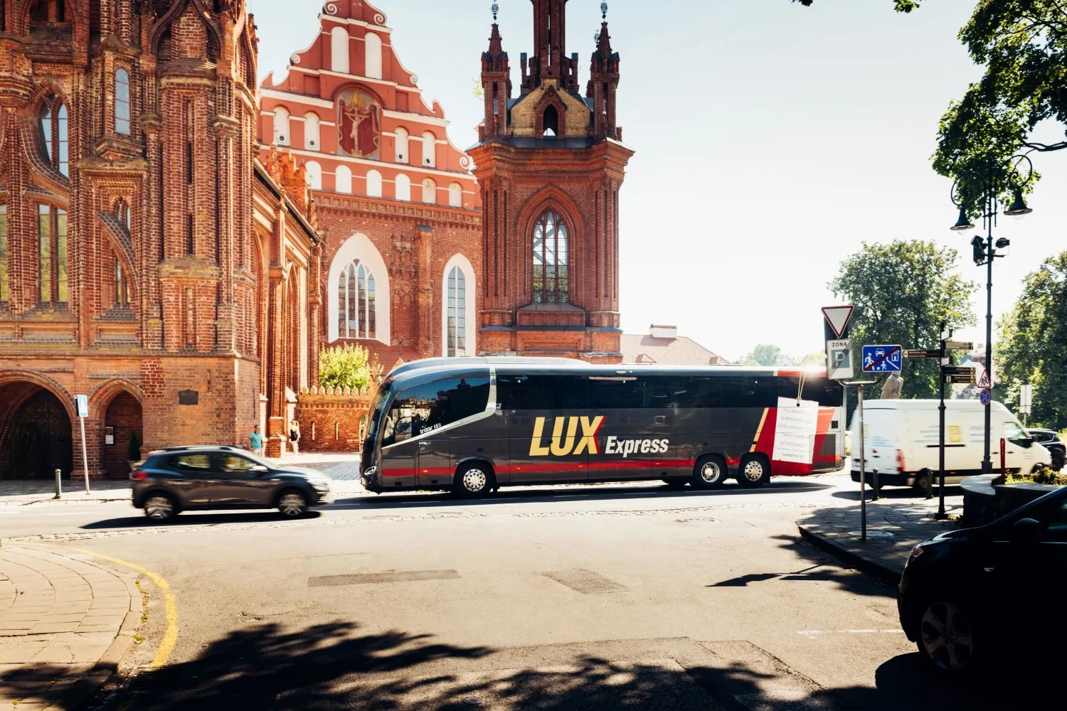 Leo Express banner