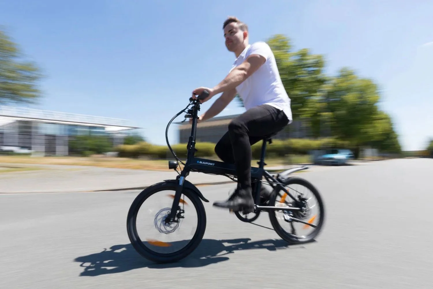 DOTBLUE eBIKE hero banner