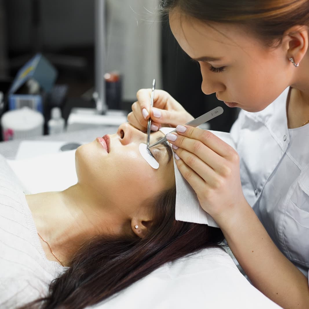 Lash by Lash Extension - 100 Lashes (1 Session)