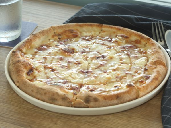 Four Cheese and Raspberry Pizza in BELO SG (Upper Thomson Road)