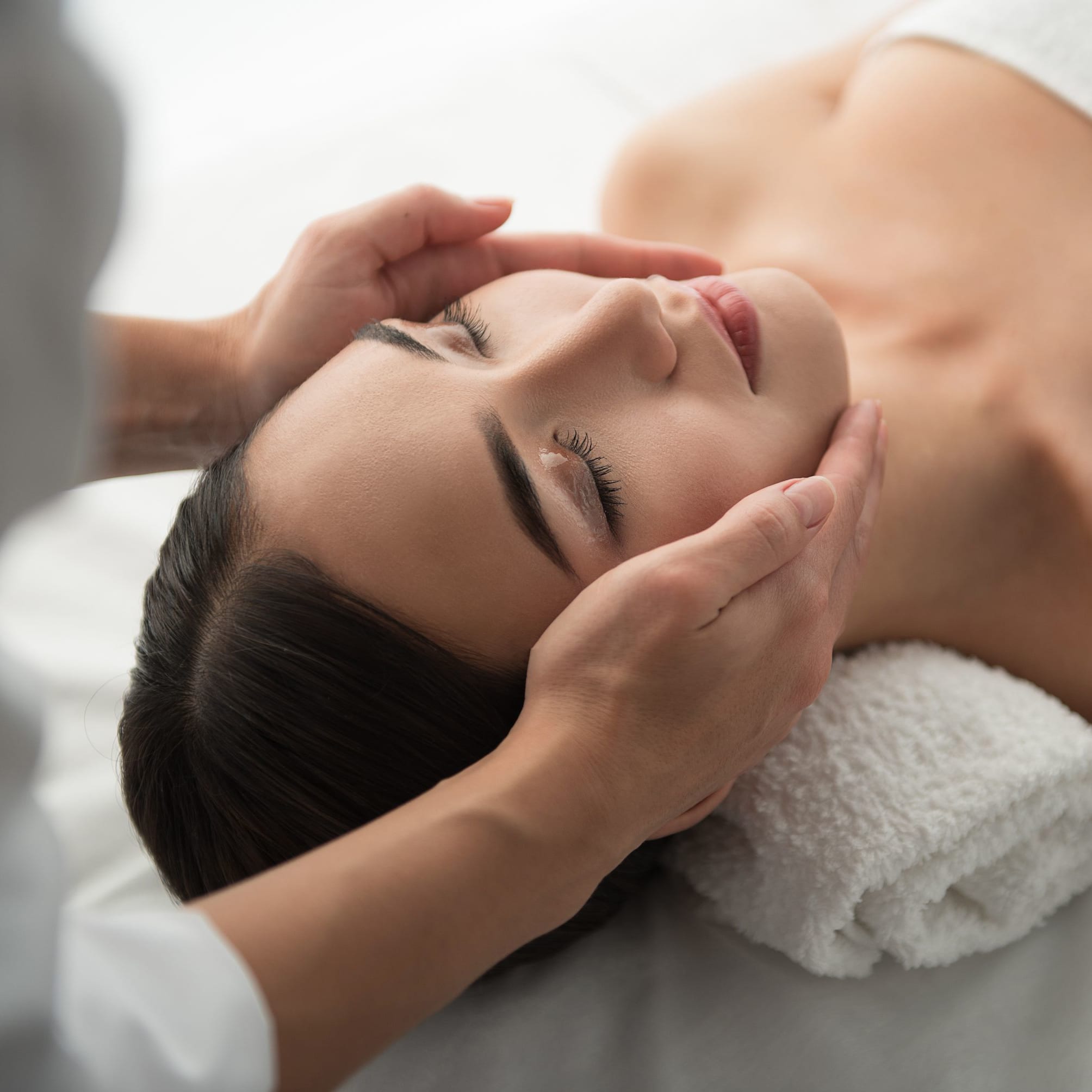 90 mins Micro Bubble Facial For 1 Person (1 Session) at Modern Beauty - Get Deals, Cashback and Rewards with ShopBack GO