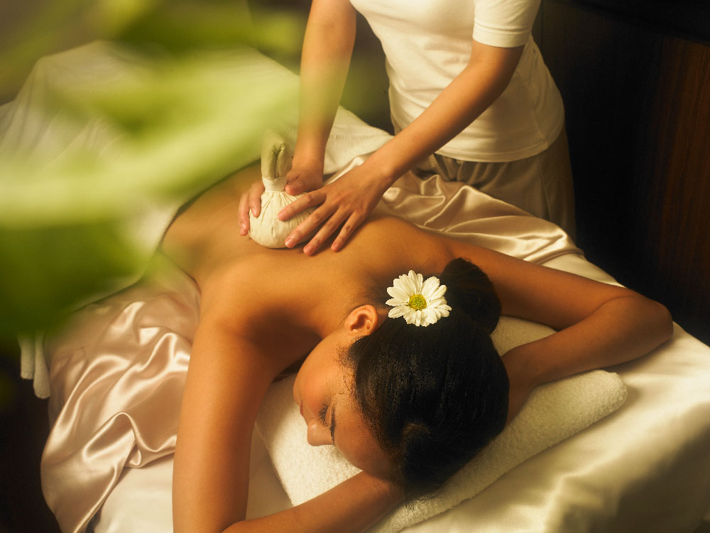 60 min Aromatic Swedish Body Therapy + Full Sandalwood Body Scrub