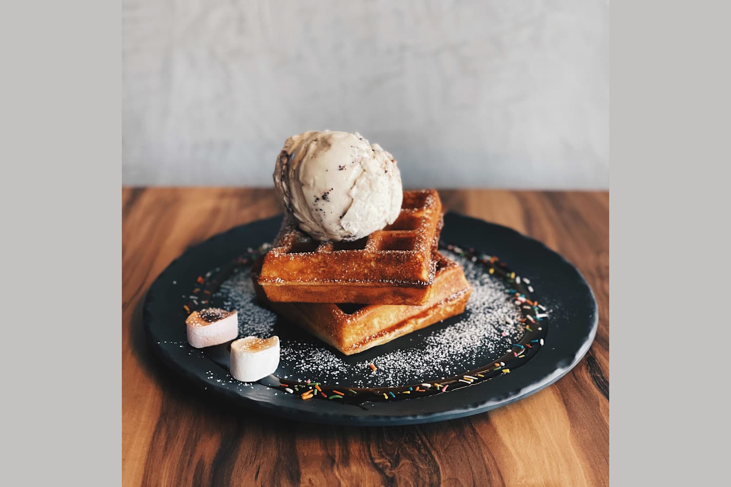 1 x Waffle with Single Scoop Ice Cream [Exclusive Deal]