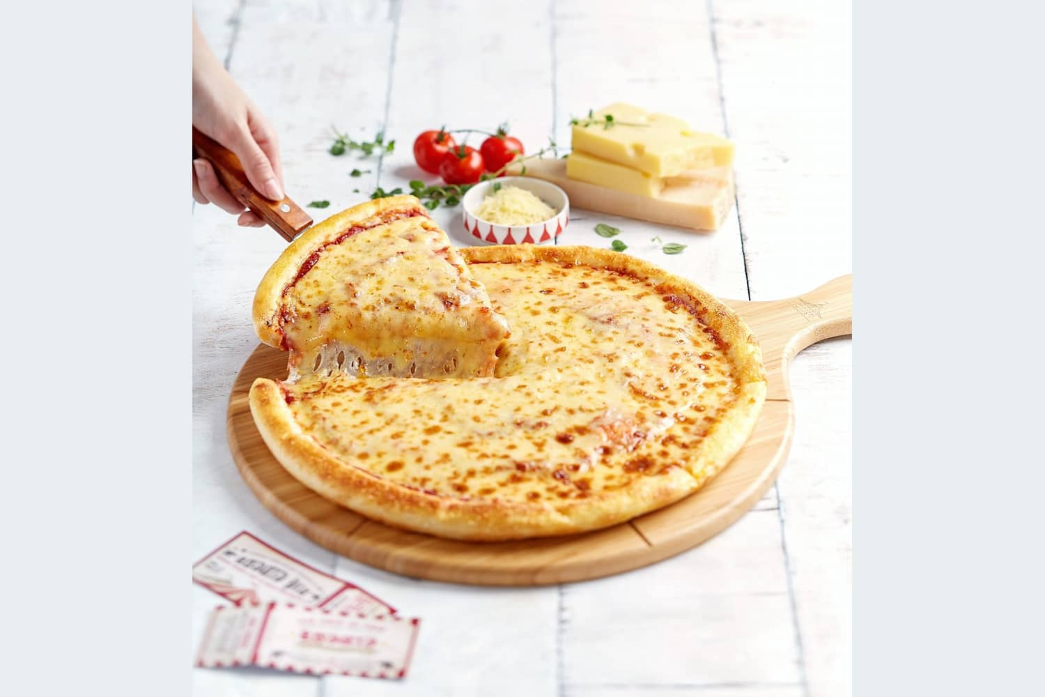 1 x cheesy cheese pizza slice - welcome deal