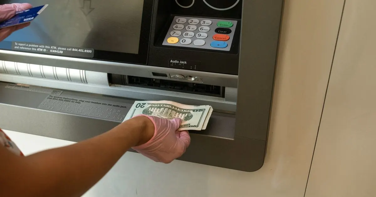 Best Credit Cards for Fashion Shopping in Singapore: Cashback vs Miles Compared (2026)