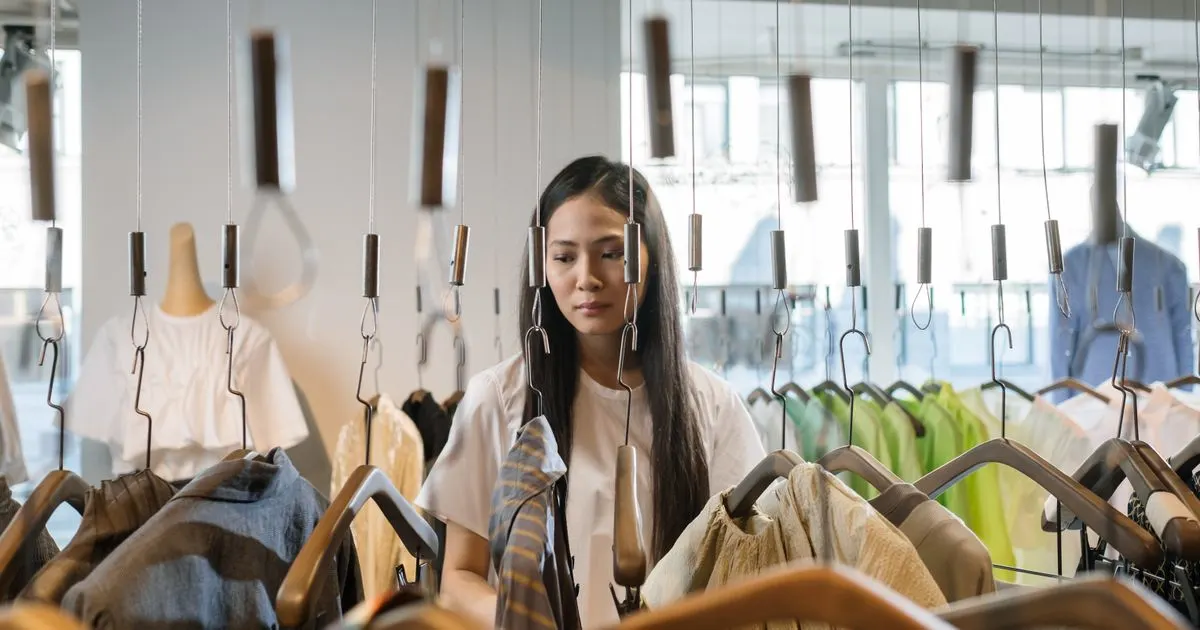Outlet vs Full-Price vs Resale: Where Do You Actually Save on Fashion in Singapore? (2026)